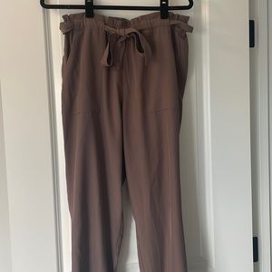 Super cute mauve dress pants! Can be dressed up /dressed down! Very comfortable